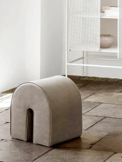 Beklede poef Curved uit nubuckleer