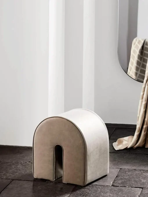 Beklede poef Curved uit nubuckleer