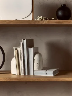 Boekensteun Sava uit travertijn, 2 stuks