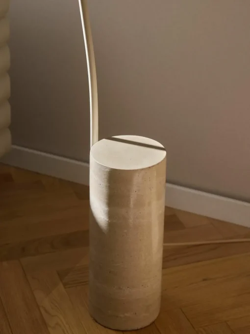 Booglamp Cora met travertijn voet