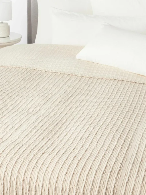 Bouclé bedsprei Thomassin