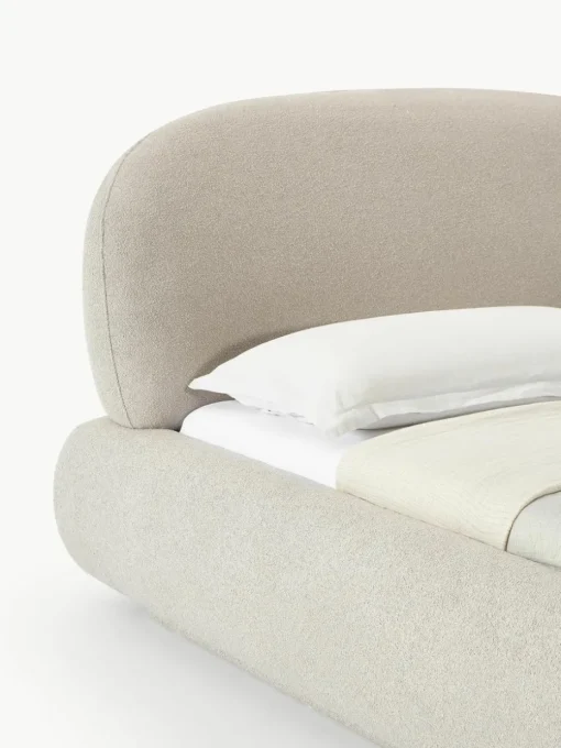 Bouclé gestoffeerd bed Alba met afgeronde hoeken