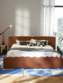 Bouclé gestoffeerd bed Lennon