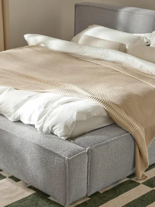 Bouclé gestoffeerd bed Lennon