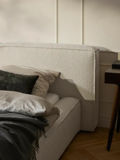 Bouclé gestoffeerd bed Lennon met opbergruimte