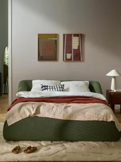 Bouclé gestoffeerd bed Sofia
