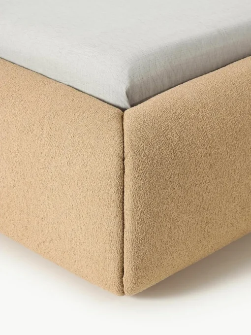 Bouclé gestoffeerd bed Sofia