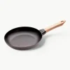 Braadpan Wood uit gietijzer met houten handvat