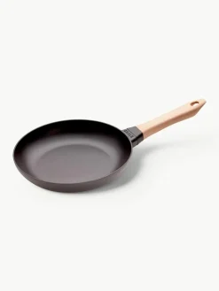 Braadpan Wood uit gietijzer met houten handvat
