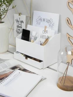 Bureau organizer Greta