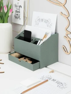 Bureau organizer Greta
