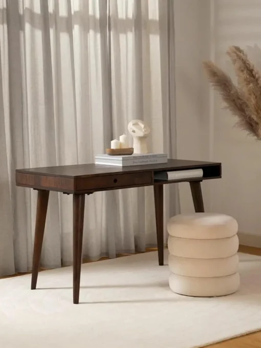 Bureau Tova van massief hout met lades