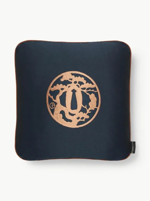 Decoratief kussen Japan met Giorgio Armani logo