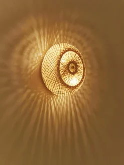 Design wandlamp Evelyn van bamboehout, naturel