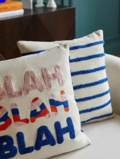 Dubbelzijdige kussenhoes Blah Blah met geborduurde opschrift