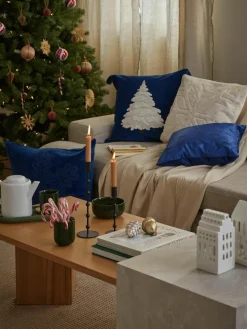 Fluwelen kussenhoes Amara met geborduurde kerstboom