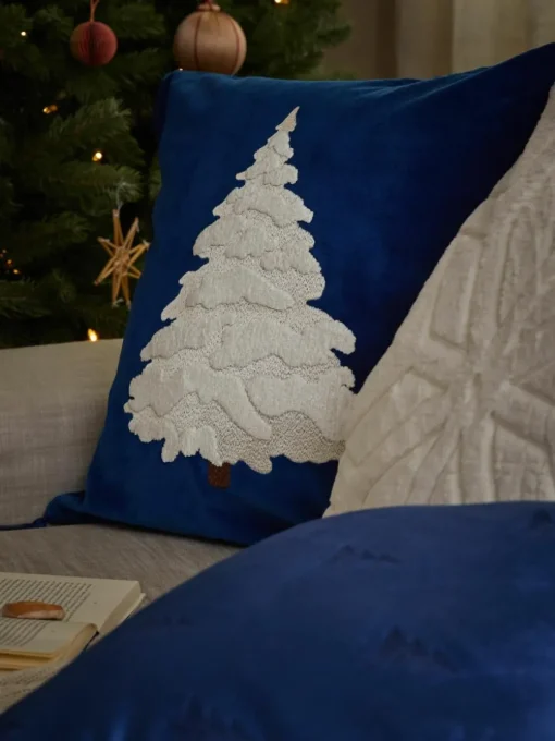 Fluwelen kussenhoes Amara met geborduurde kerstboom