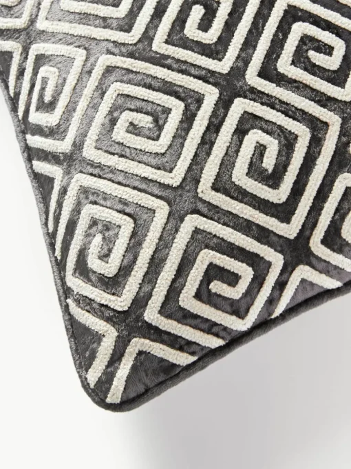 Fluwelen kussenhoes Solenne met chenille-borduurwerk