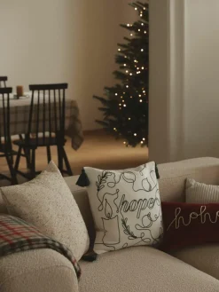 Geborduurde kussenhoes Alora met kerstmotief