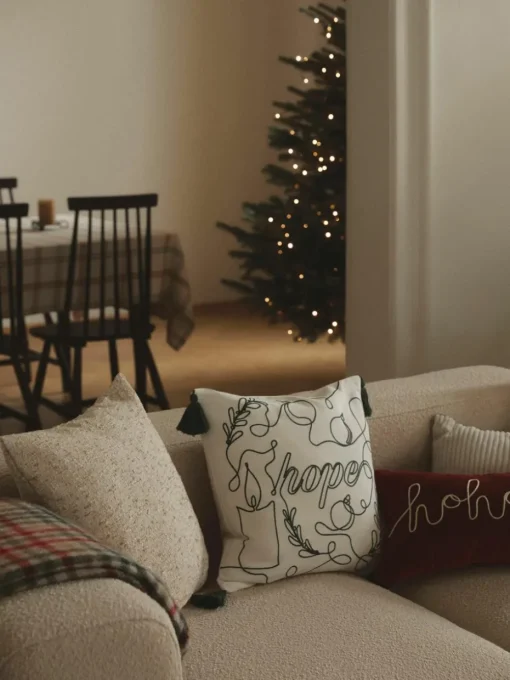 Geborduurde kussenhoes Alora met kerstmotief