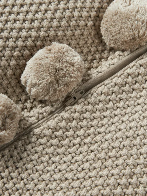 Gebreide kussenhoes Molly met pompoms