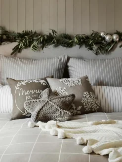 Gebreide plaid Molly met pompoms