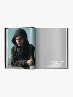 Geïllustreerd boek David Bowie. The Man Who Fell to Earth. 40th Ed.