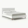 Gestoffeerd bed Giulia met houten poten