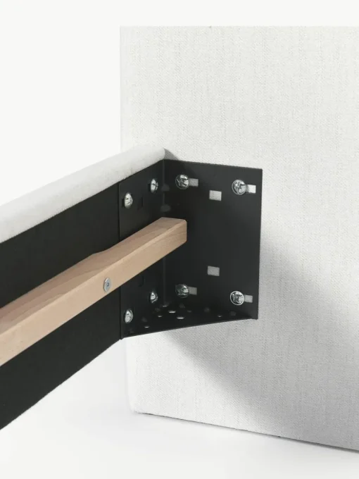 Gestoffeerd bed Giulia met houten poten