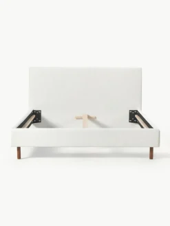 Gestoffeerd bed Giulia met houten poten