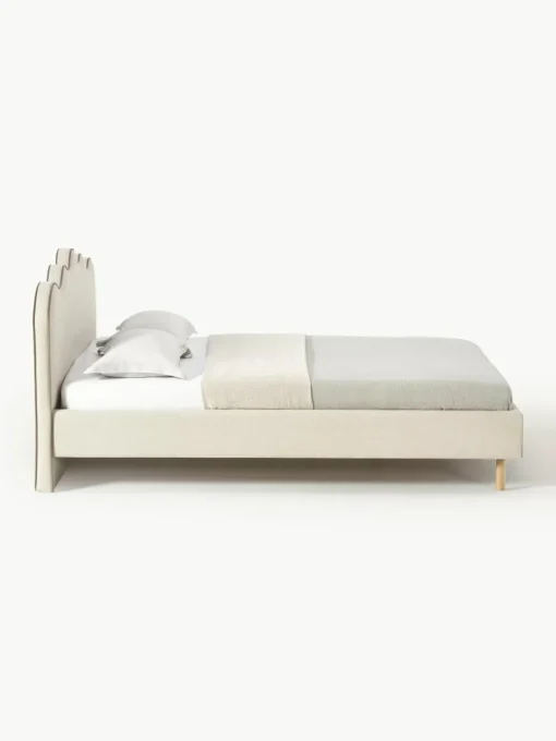 Gestoffeerd bed Romy met golvend hoofdeinde