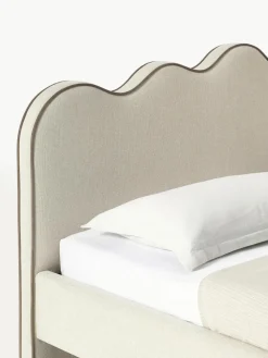 Gestoffeerd bed Romy met golvend hoofdeinde