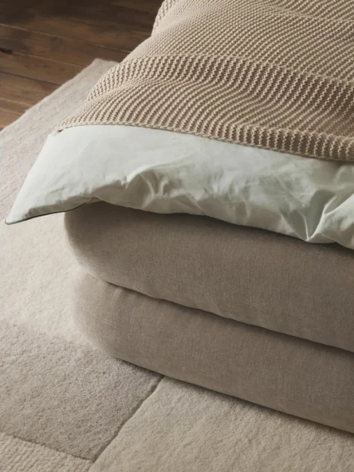 Gestoffeerd bed Solomon