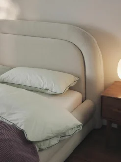 Gestoffeerd bed Solomon