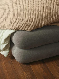 Gestoffeerd bed Solomon