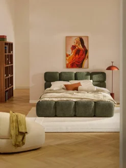 Gestoffeerd bed Tayla van teddy bouclé met opbergruimte