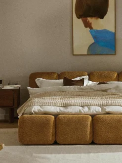 Gestoffeerd bed Tayla van teddy bouclé met opbergruimte