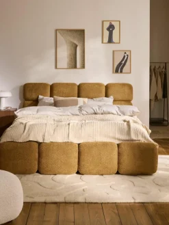 Gestoffeerd bed Tayla van teddy bouclé met opbergruimte