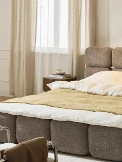 Gestoffeerd bed Tayla van teddy bouclé met opbergruimte