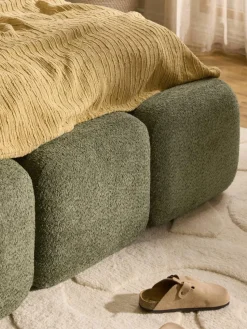 Gestoffeerd bed Tayla van teddy bouclé met opbergruimte