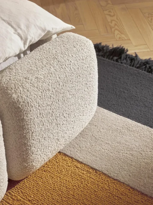 Gestoffeerd bed Tayla van teddy bouclé met opbergruimte