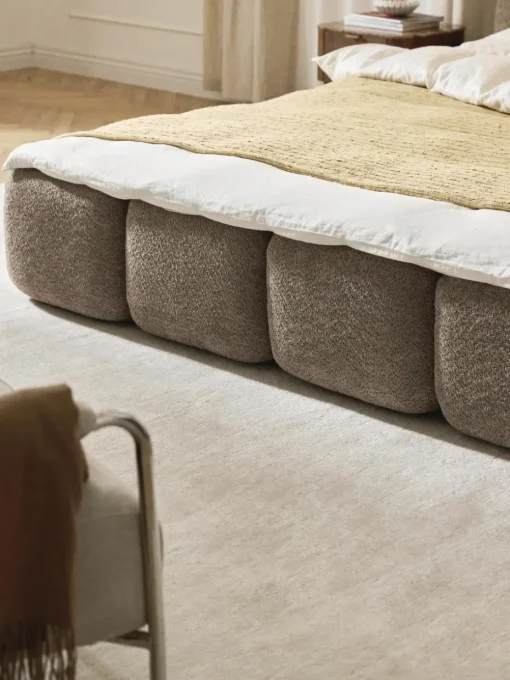 Gestoffeerd bed Tayla van teddy bouclé met opbergruimte