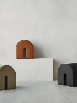 Gestoffeerde kruk Curved van nubuckleer
