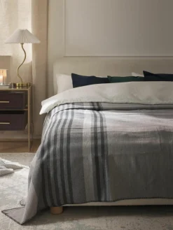 Gestreept wollen plaid Ivory