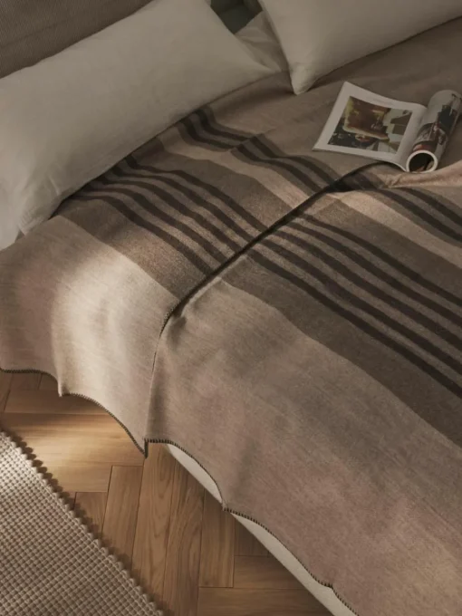 Gestreept wollen plaid Ivory