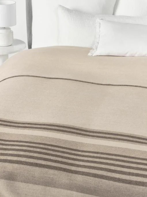 Gestreept wollen plaid Ivory