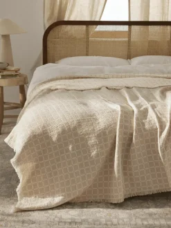 Gewassen mousseline bedsprei Ronia met franjes
