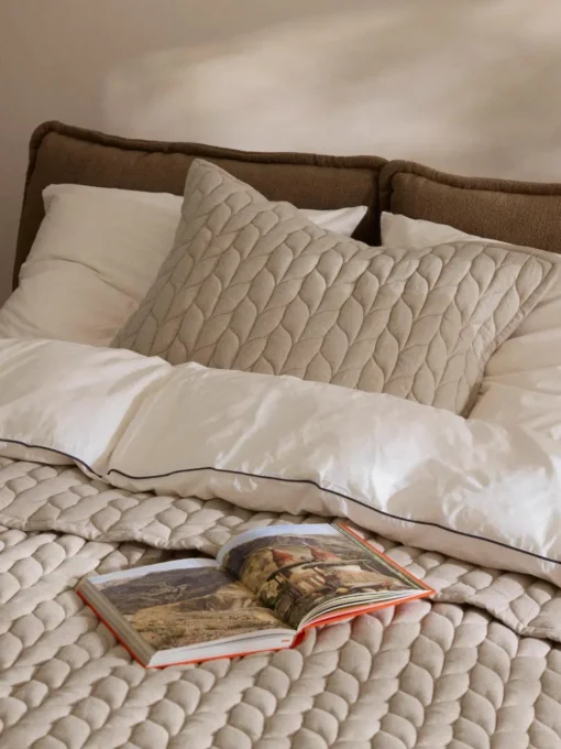 Gewatteerde flanellen bedsprei Selby met structuurpatroon