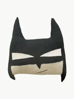Handgebreid knuffelkussen BatBoy