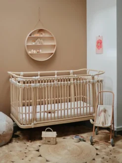 Handgemaakte babybed Paul van rotan